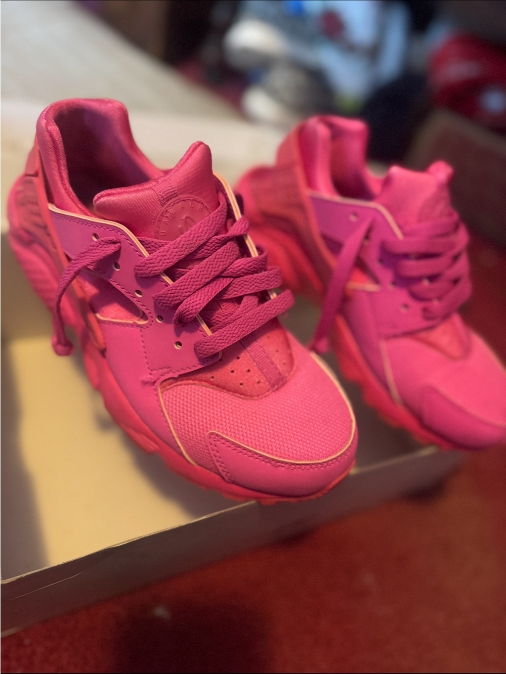 Nike Bright Hot Pink Girls' huarache Sneakers laser Fuchsia Y5.5